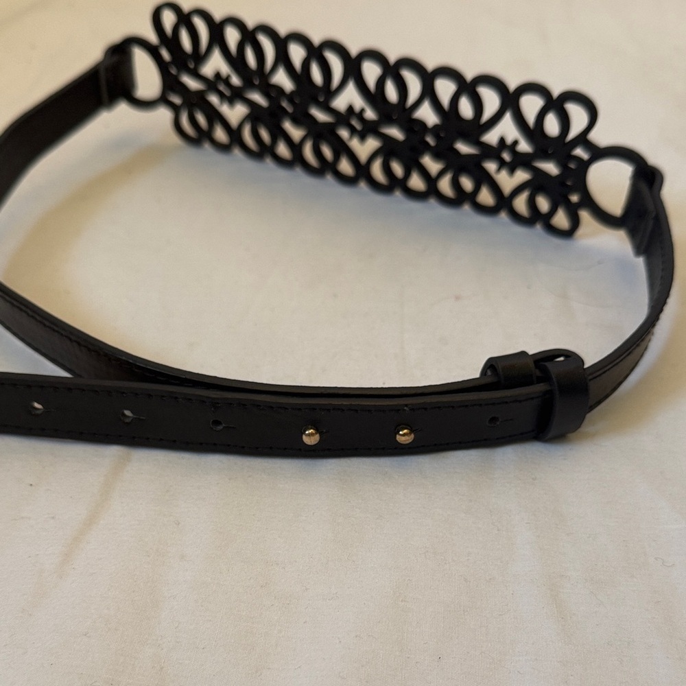 Elegant Black Cutout Belt - Picture 3 of 6